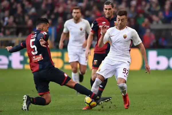 Al Ferraris El Shaarawy risponde Lapadula su rigore assegnato per una follia di De Rossi, che rifila uno schiaffone all'italoperuviano in area e viene espulso. Roma a -7 dalla vetta.