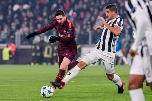 Scesa in campo con la possibilità di agganciare il primo posto, la squadra di Allegri si è accontentata di un pareggio senza reti contro un Barcellona privo di Messi.