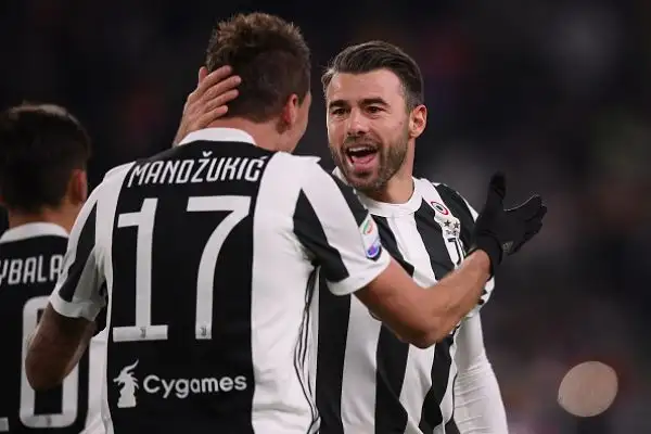 Tutto facile, ma solo nel secondo tempo, per per la squadra di Allegri che chiude la pratica nei primi 15' della ripresa con le reti di Mandzukic, De Sciglio e Benathia.