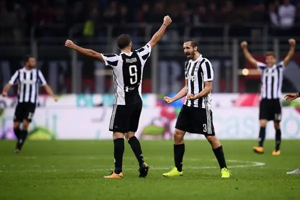 Il Milan parte bene ma due giocate letali di Higuain piegano i rossoneri che non hanno la forza di rieagire e non riescono più ad impensierire Buffon.