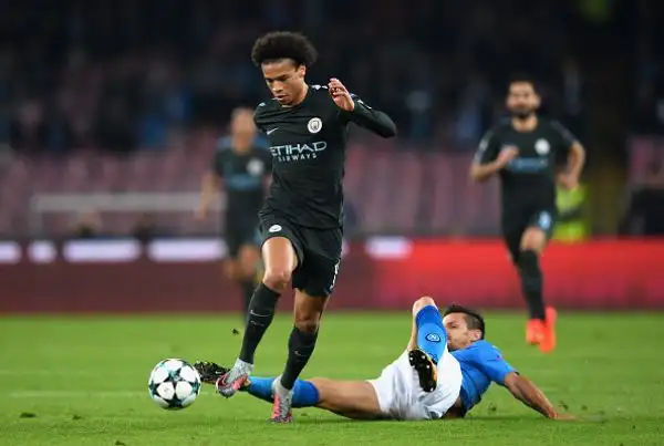 Il Napoli tiene testa alla corazzata Manchester City, ma deve arrendersi alla superiore classe e alla fisicità della squadra di Guardiola, che resta a punteggio pieno e vola agli ottavi di Champions.