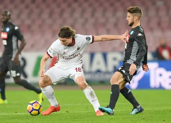 Nel primo tempo Insigne sblocca il risultato con un bel colpo sotto a superare Donnarumma, nella ripresa Zielinski raddoppia su assist di Mertens. Nel finale Romagnoli pesca il jolly da fuori area ma 