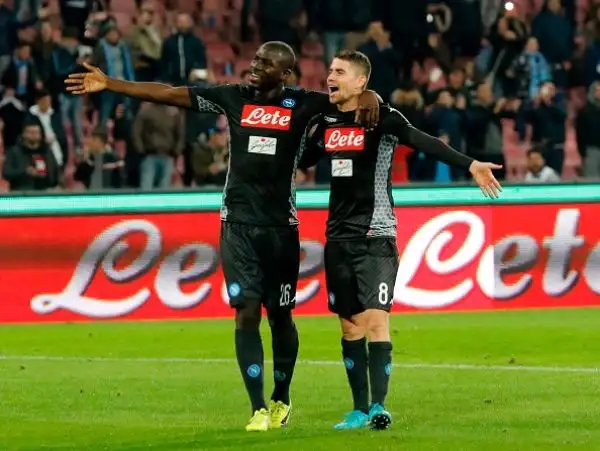 Nel primo tempo Insigne sblocca il risultato con un bel colpo sotto a superare Donnarumma, nella ripresa Zielinski raddoppia su assist di Mertens. Nel finale Romagnoli pesca il jolly da fuori area ma 