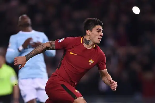 Dopo un primo tempo nervoso, nella ripresa la Roma sblocca il risultato con un rigore di Perotti e trova subito il raddoppio, con Nainggolan. Ai biancoelesti non basta un rigore di Immobile per riequi