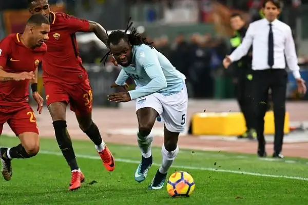 Dopo un primo tempo nervoso, nella ripresa la Roma sblocca il risultato con un rigore di Perotti e trova subito il raddoppio, con Nainggolan. Ai biancoelesti non basta un rigore di Immobile per riequi