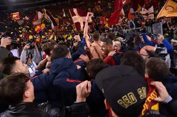 Dopo un primo tempo nervoso, nella ripresa la Roma sblocca il risultato con un rigore di Perotti e trova subito il raddoppio, con Nainggolan. Ai biancoelesti non basta un rigore di Immobile per riequi