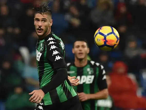 Romagnoli con un colpo di testa al 41' e Suso con un'azione personale nella ripresa regalano i tre punti al Diavolo e salvano la panchina di Vincenzo Montella.