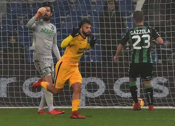 Pesantissima vittoria esterna del Verona che imponendosi in casa del Sassuolo accende la lotta per la salvezza.
