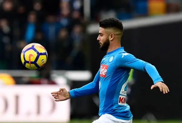 Gli azzurri vincono a Udine grazie a una rete di Jorginho (che sbaglia un rigore ma rimedia immediatamente) e tornano primi a +2 sull'Inter. 