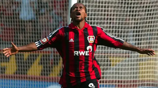L'ex calciatore del Bayern Monaco ha annunciato il ritiro a 43 anni suonati. Giocava nel Palmeiras.