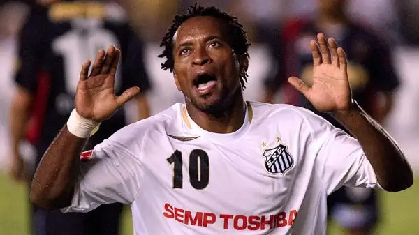 L'ex calciatore del Bayern Monaco ha annunciato il ritiro a 43 anni suonati. Giocava nel Palmeiras.