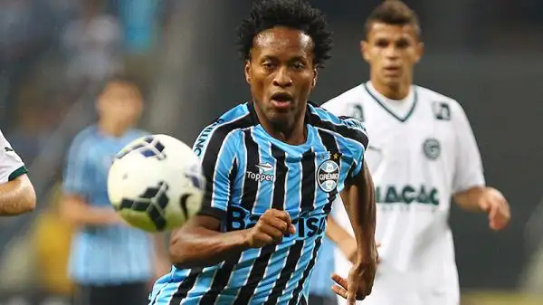 L'ex calciatore del Bayern Monaco ha annunciato il ritiro a 43 anni suonati. Giocava nel Palmeiras.