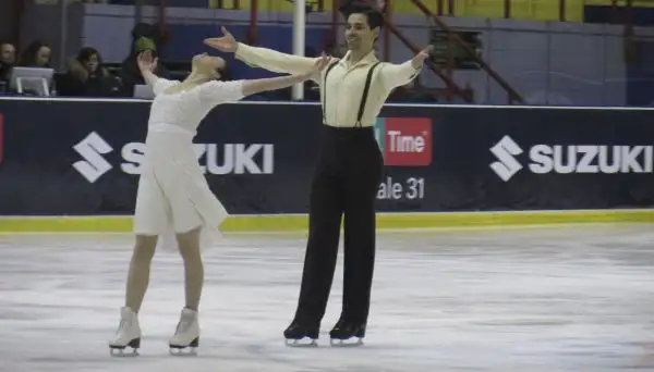 Carolina Kostner, Anna Cappellini e Luca Lanotte hanno dato spettacolo sul ghiaccio dell'Agorà di Milano.
