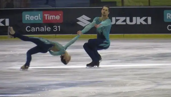 Carolina Kostner, Anna Cappellini e Luca Lanotte hanno dato spettacolo sul ghiaccio dell'Agorà di Milano.