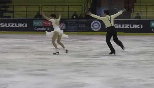 Carolina Kostner, Anna Cappellini e Luca Lanotte hanno dato spettacolo sul ghiaccio dell'Agorà di Milano.