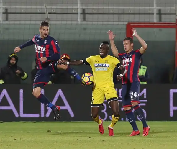 I friulani passano con autorità allo “Scida” con una doppietta di Jankto e il gol di Lasagna che chiude la partita.