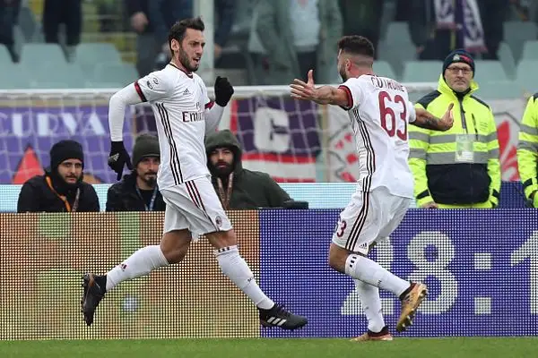 E' terminato in parità, 1-1, l'anticipo delle 12.30 tra Fiorentina e Milan. Al Franchi botta e risposta nella ripresa: a Simeone ha replicato immediatamente Calhanoglu