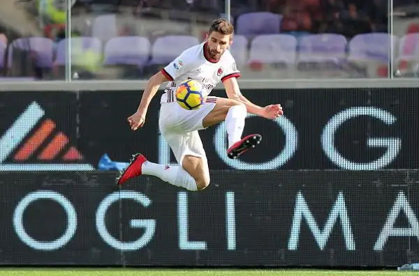 E' terminato in parità, 1-1, l'anticipo delle 12.30 tra Fiorentina e Milan. Al Franchi botta e risposta nella ripresa: a Simeone ha replicato immediatamente Calhanoglu