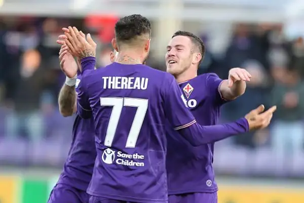 I Viola si impongono in casa contro il Sassuolo grazie a un secco 3-0 frutto delle reti di Simeone, Veretout nel primo tempo e il gol Chiesa che chiude la partita nella ripresa.