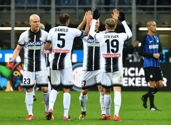 Colpaccio dell'Udinese che espugna SanSiro grazie alle reti di Lasagna, De Paul su rigore e Barak. Inter che rientra molle in campo nella ripresa e si fa sorprendere dalla velocità dei bianconeri