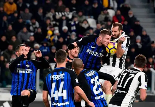 Lo 0-0 di sabato sera tra Juventus e Inter fa infatti il gioco del Napoli che domenica battendo la Fiorentina tornerebbe in solitaria al primo posto.