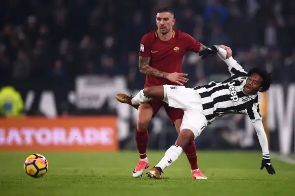 La Juventus vince il big match prenatalizio contro la Roma, piegata per 1-0 all'Allianz Stadium grazie alla rete di Benatia al 19' del primo tempo