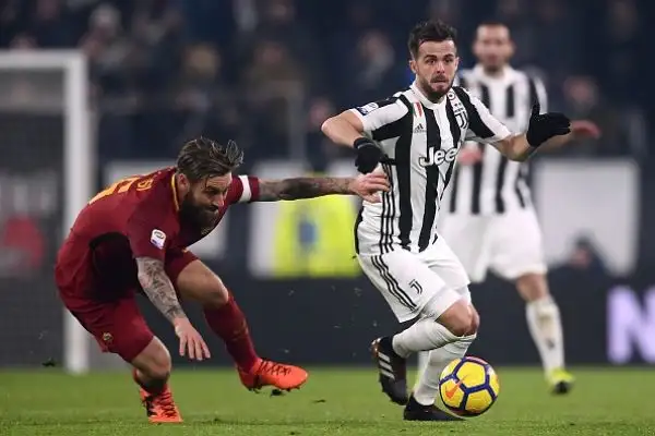 La Juventus vince il big match prenatalizio contro la Roma, piegata per 1-0 all'Allianz Stadium grazie alla rete di Benatia al 19' del primo tempo