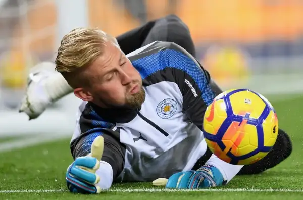 Kasper Schmeichel: campione in Premier con il Leicester, il papà Peter ne ha vinte 5 con il Manchester United.