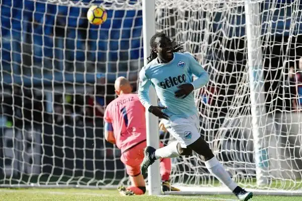 La Lazio travolge per 4-0 il Crotone nell'anticipo delle 12.30 della diciottesima giornata di serie A.