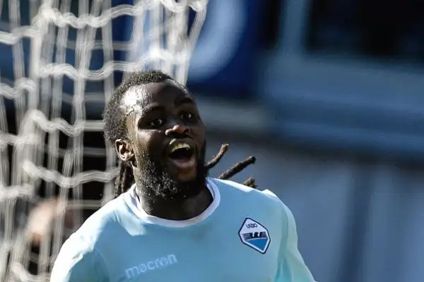 La Lazio travolge per 4-0 il Crotone nell'anticipo delle 12.30 della diciottesima giornata di serie A.