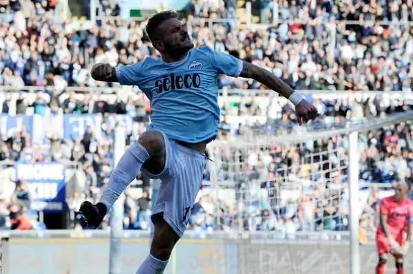 La Lazio travolge per 4-0 il Crotone nell'anticipo delle 12.30 della diciottesima giornata di serie A.