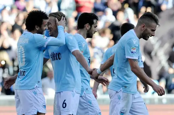 La Lazio travolge per 4-0 il Crotone nell'anticipo delle 12.30 della diciottesima giornata di serie A.