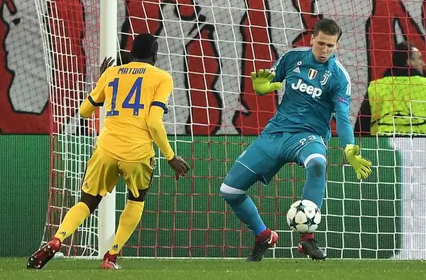 Szczesny 7: sventa due minacce dei greci, il dopo-Buffon è in buone mani
