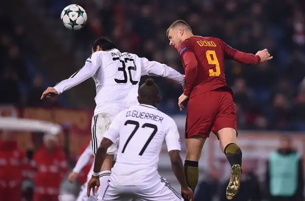 Dzeko 5. Serata negativa con tante occasioni sprecate, che la Roma non paga a caro prezzo.