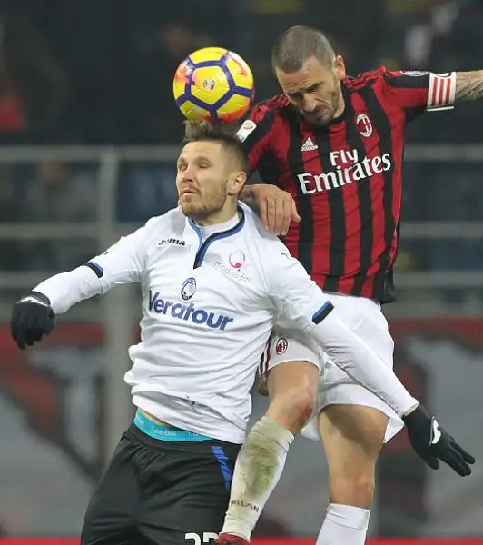 I rossoneri perdono di nuovo, questa volta in casa contro l'Atalanta, e sprofondano all'undicesimo posto in classifica, lontani dall'Europa.
