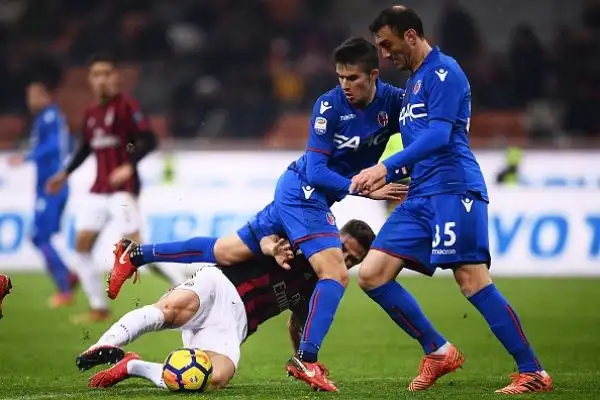 Prima vittoria da allenatore di Serie A per Rino Gattuso che piega 2-1 il Bologna centrando anche un significativo balzo in classifica: i rossoneri salgono al settimo posto con 24 punti.