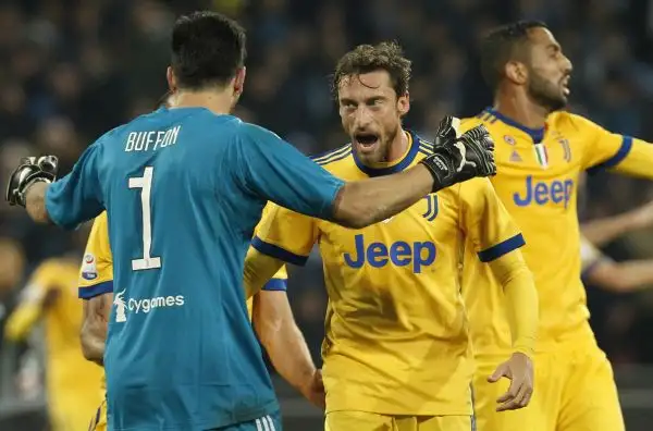 Buffon 6 - Dà grande sicurezza alla difesa dopo le ultime sbandate.