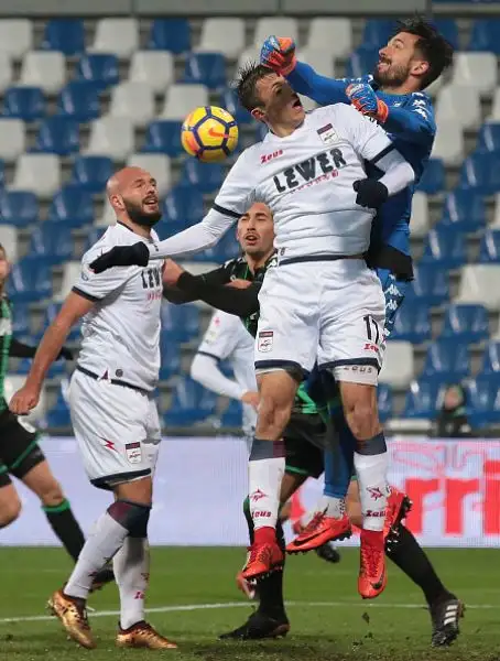 Comincia male l’avventura di Walter Zenga, subentrato in settimana a Davide Nicola sulla panchina del Crotone. Il debutto coincide infatti con la pesante sconfitta in casa del Sassuolo.