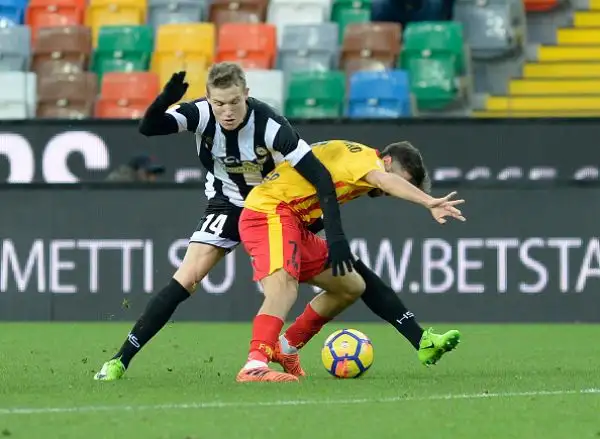 Barak e Lasagna nel primo tempo condannano gli Stregoni, che dopo la gioia del pareggio in extremis contro il Milan nella scorsa settimana tornano a perdere