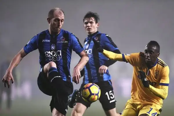 I bianconeri battono l’Atalanta grazie ad una rete di Higuain che sblocca subito il match. Decisivo nel primo tempo anche Gianluigi Buffon che al rientro dall’infortunio para un rigore al Papu Gomez.