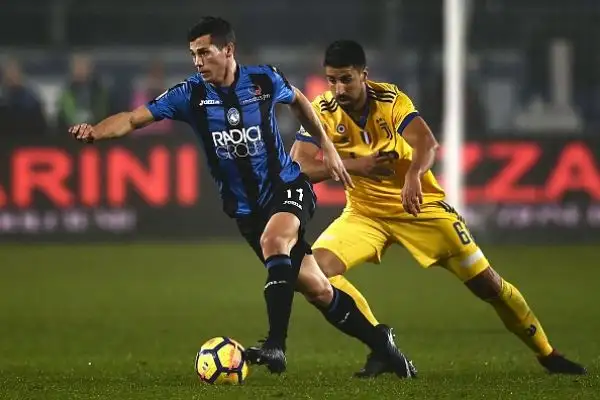 I bianconeri battono l’Atalanta grazie ad una rete di Higuain che sblocca subito il match. Decisivo nel primo tempo anche Gianluigi Buffon che al rientro dall’infortunio para un rigore al Papu Gomez.