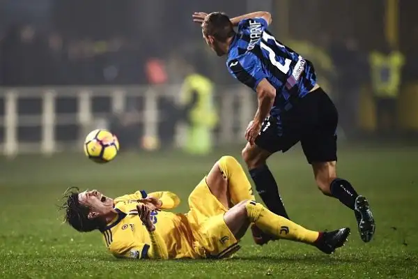 I bianconeri battono l’Atalanta grazie ad una rete di Higuain che sblocca subito il match. Decisivo nel primo tempo anche Gianluigi Buffon che al rientro dall’infortunio para un rigore al Papu Gomez.