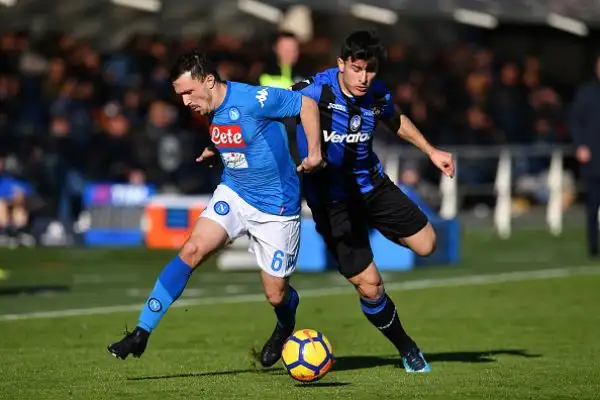 Gli azzurri di Sarri superano per 1-0 l'Atalanta di Gasperini all'Atleti Azzurri d'Italia grazie alla rete di Mertens nella ripresa.