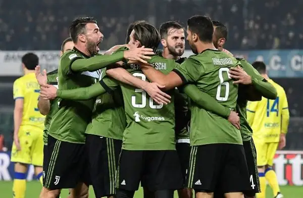Il Chievo rimane in 8 per le espulsioni di Bastien e Cacciatore e viene punito dalle reti di Khedira e Higuain