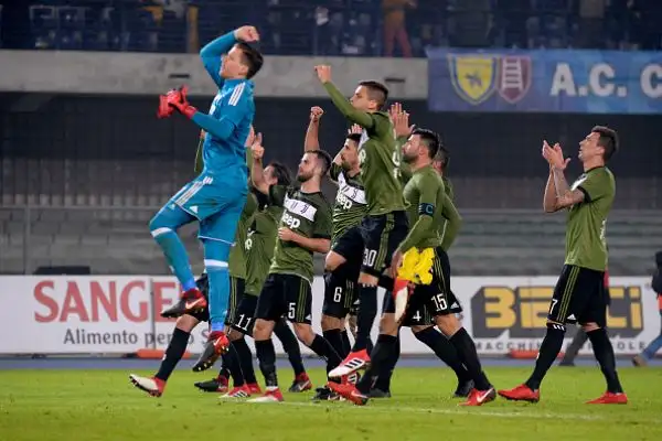 Il Chievo rimane in 8 per le espulsioni di Bastien e Cacciatore e viene punito dalle reti di Khedira e Higuain