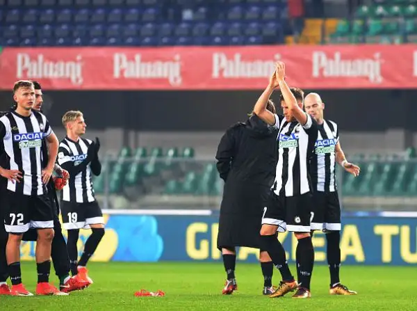 Nel pareggio del Bentegodi primo gol e primo autogol dell'anno per i giocatori del Chievo rispettivamente con Radovanovic e Tomovic.