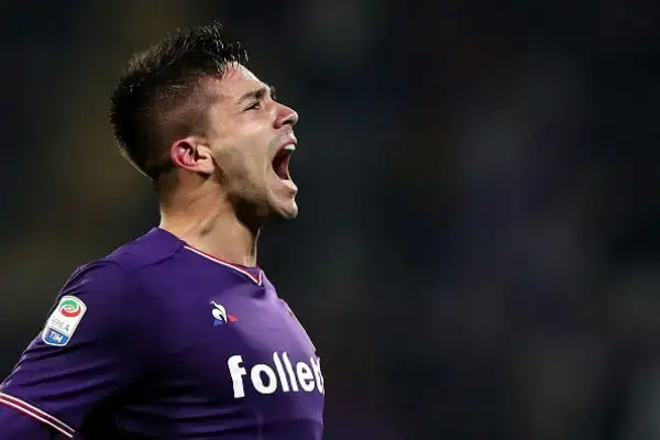 Dopo un ottimo primo tempo dei padroni di casa, nella rirpesa il solito Icardi porta in vantaggio i neroazzurri. Nel finale Simeone riporta il risultato in parità.
