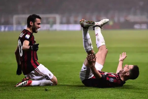 I rossoneri piegano la Lazio grazie a una rete di Cutrone (ma il gol del baby attaccante è di mano) e un colpo di testa di Bonaventura. Di Marusic i l gol biancoazzurro.