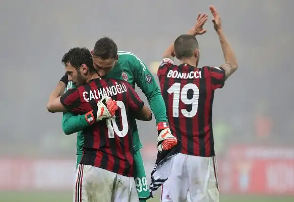 I rossoneri piegano la Lazio grazie a una rete di Cutrone (ma il gol del baby attaccante è di mano) e un colpo di testa di Bonaventura. Di Marusic i l gol biancoazzurro.