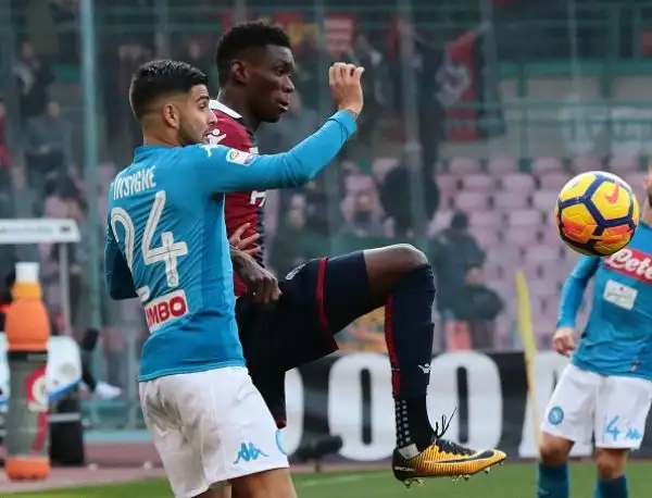 Gli azzurri rispondono alla Juventus grazie alla doppietta di Mertens, che insieme ad una autorete di Mbaye ribalta il vantaggio iniziale di Palacio.